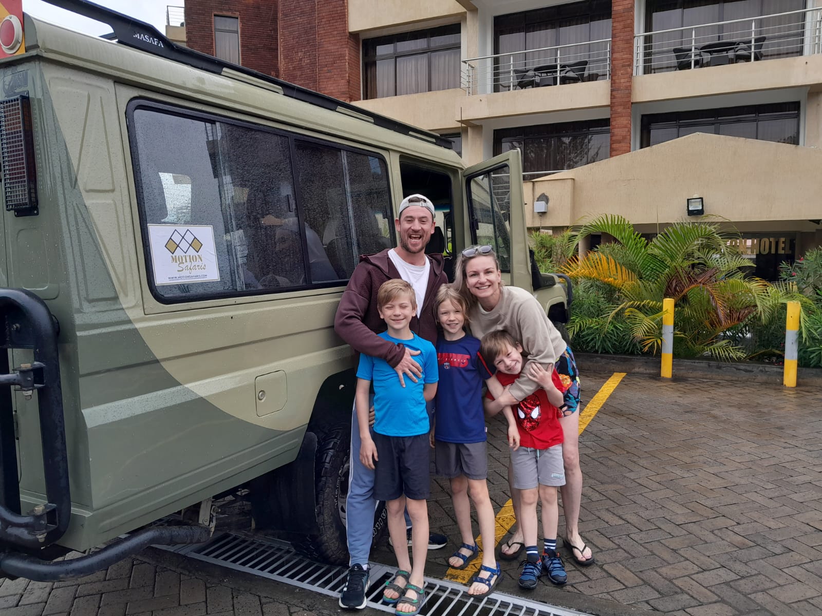 Safari Land Cruiser (Pop-Up Roof) for car hire in Nairobi