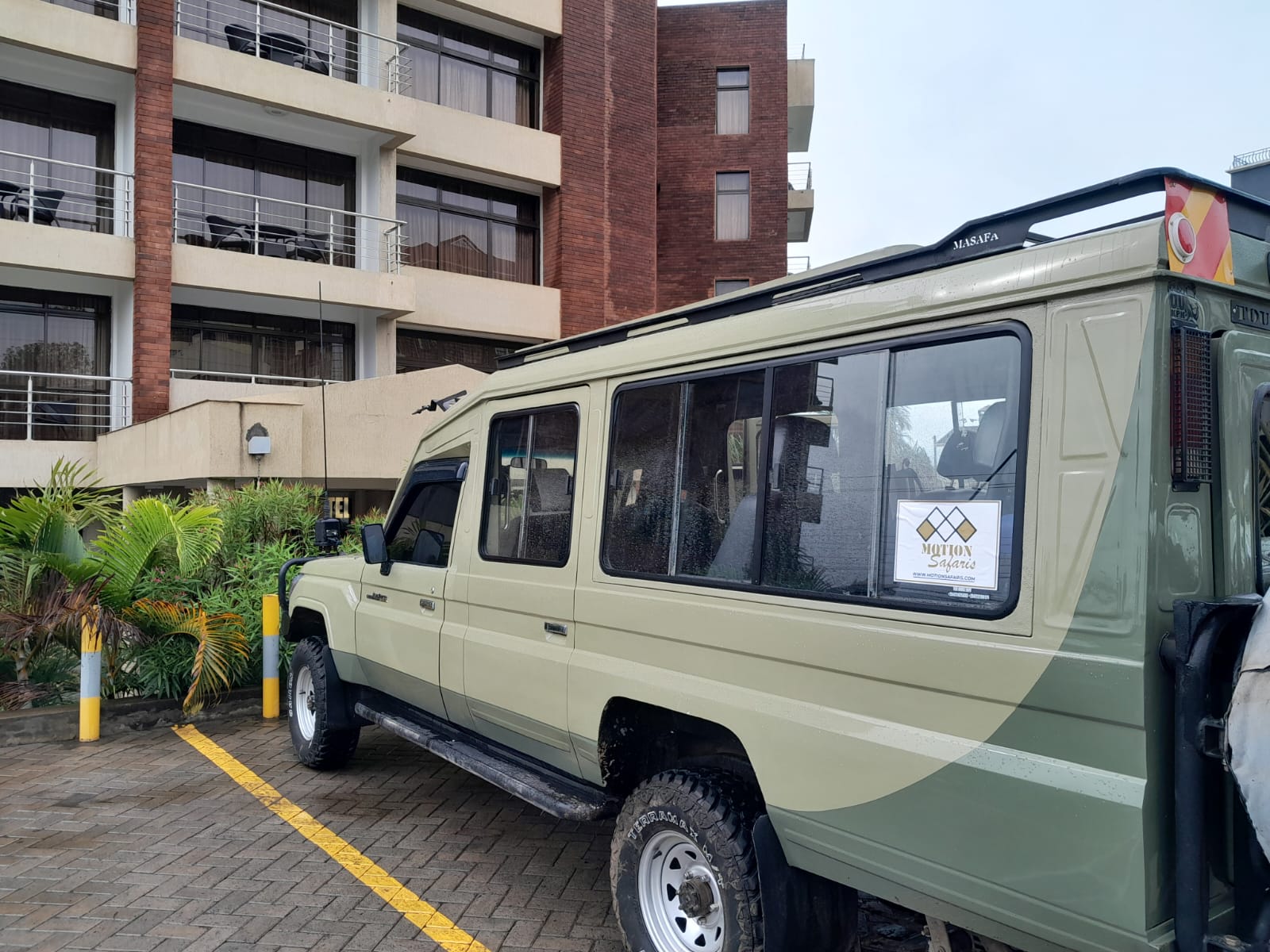 Safari Land Cruiser (Hardtop) for car hire in Nairobi